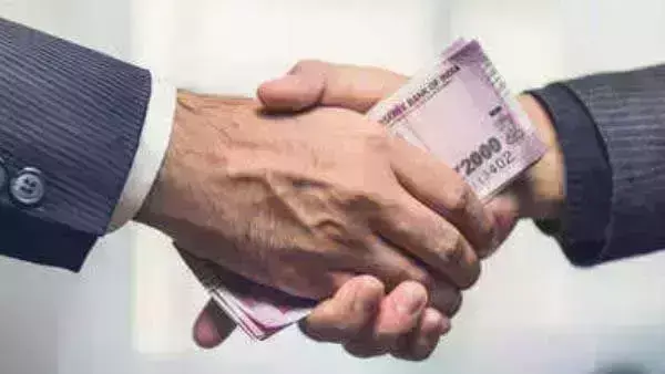 दरोगा ने 50 हजार रिश्वत मांगने के लिए युवक को पिलाई शराब,वीडियो वायरल होने बाद, अब यह हुई कार्यवाही...