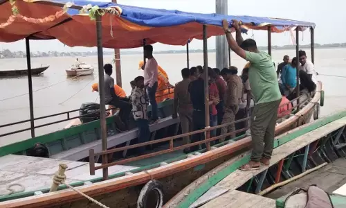 गंगा स्नान के लिए आंध्र प्रदेश से आए 2 श्रद्धालुओं की डूबने से मौत! स्थानीय लोगों ने दो को बचाया।