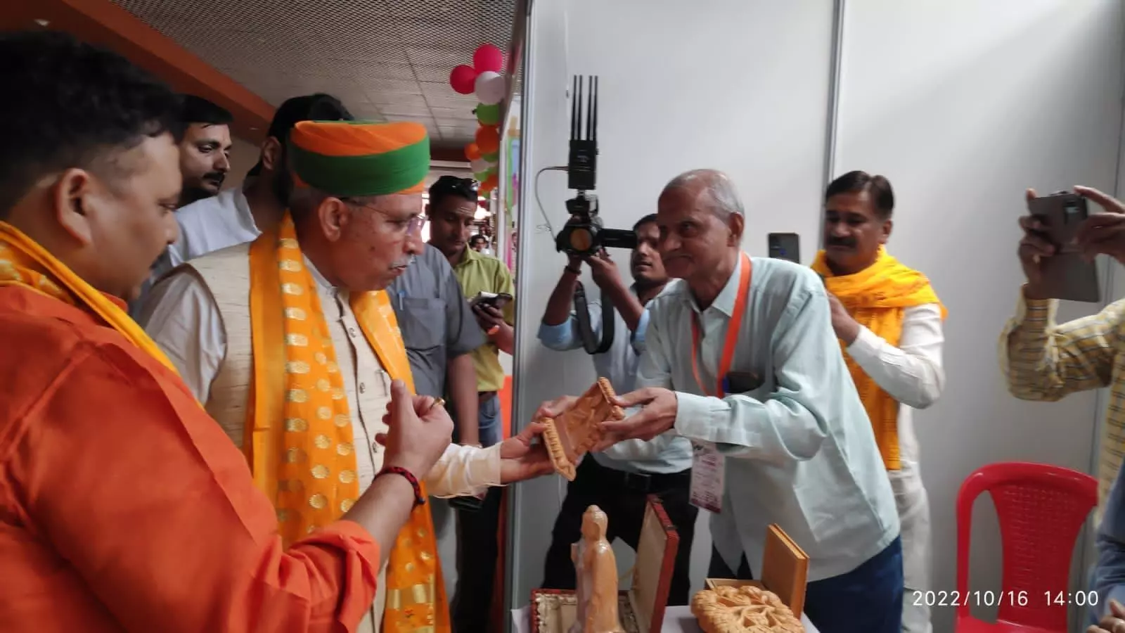 काशी में 11 राज्यों के विश्व प्रसिद्ध उत्पादों की प्रदर्शनी! केंद्रीय मंत्री बोले- जीआई उत्पाद और क्राफ्ट भारत की आत्मा है काशी में 11 राज्यों के विश्व प्रसिद्ध उत्पादों की प्रदर्शनी! केंद्रीय मंत्री बोले- जीआई उत्पाद और क्राफ्ट भारत की आत्मा है
