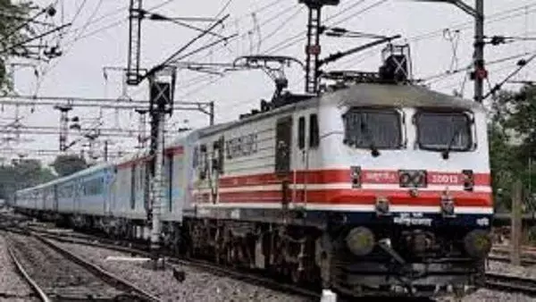 यूपी बिहार और पंजाब के यात्रियों के लिए खुशखबरी,रेलवे ने शुरु की पूजा स्पेशल ट्रेन,देखे लिस्ट...
