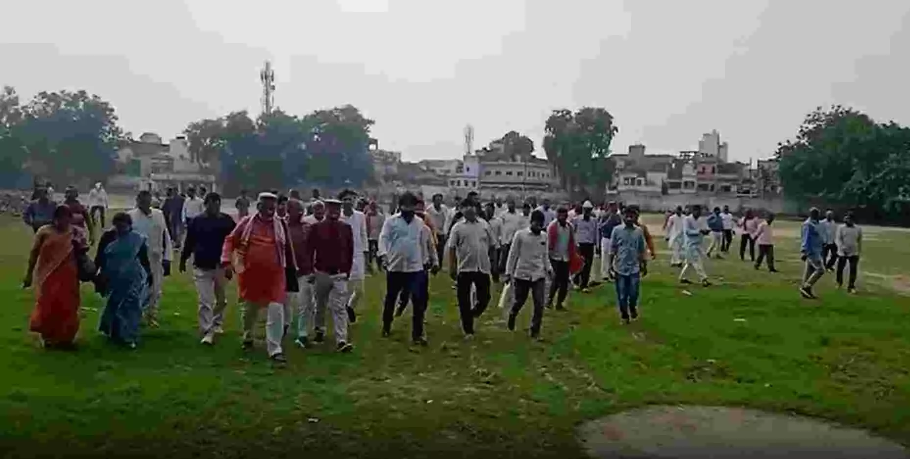 संपूर्णानंद संस्कृत विश्वविद्यालय में कर्मचारियों का विरोध प्रदर्शन नहीं पहुंच सकी राज्यपाल