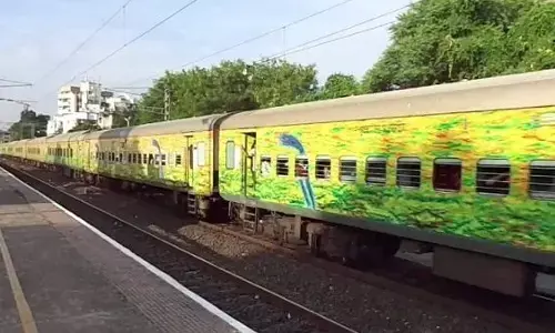 दिल्ली-कोलकाता दुरंतो एक्सप्रेस में बंदूक की नोक पर यात्रियों से लूटपाट जानें..