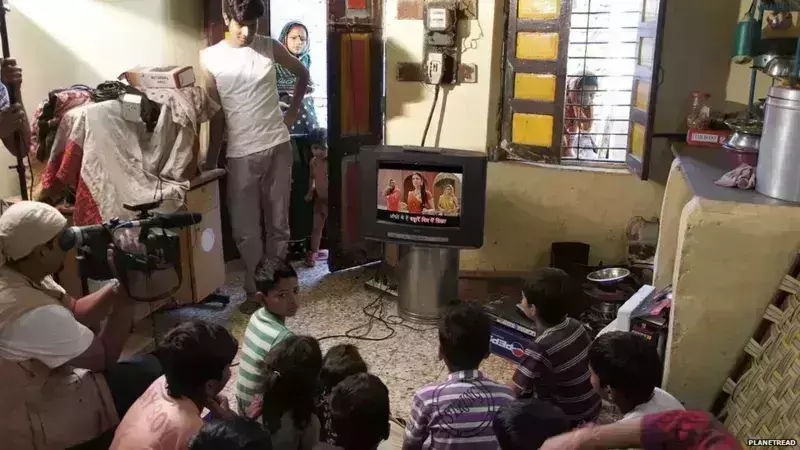 महाराष्ट्र का एक ऐसा गांव जहां रात को टीवी और फोन बंद करबाने के लिए बजते है सायरन जानें अजीबो-गरीब मामला... महाराष्ट्र का एक ऐसा गांव जहां रात को टीवी और फोन बंद करबाने के लिए बजते है सायरन जानें अजीबो-गरीब मामला...