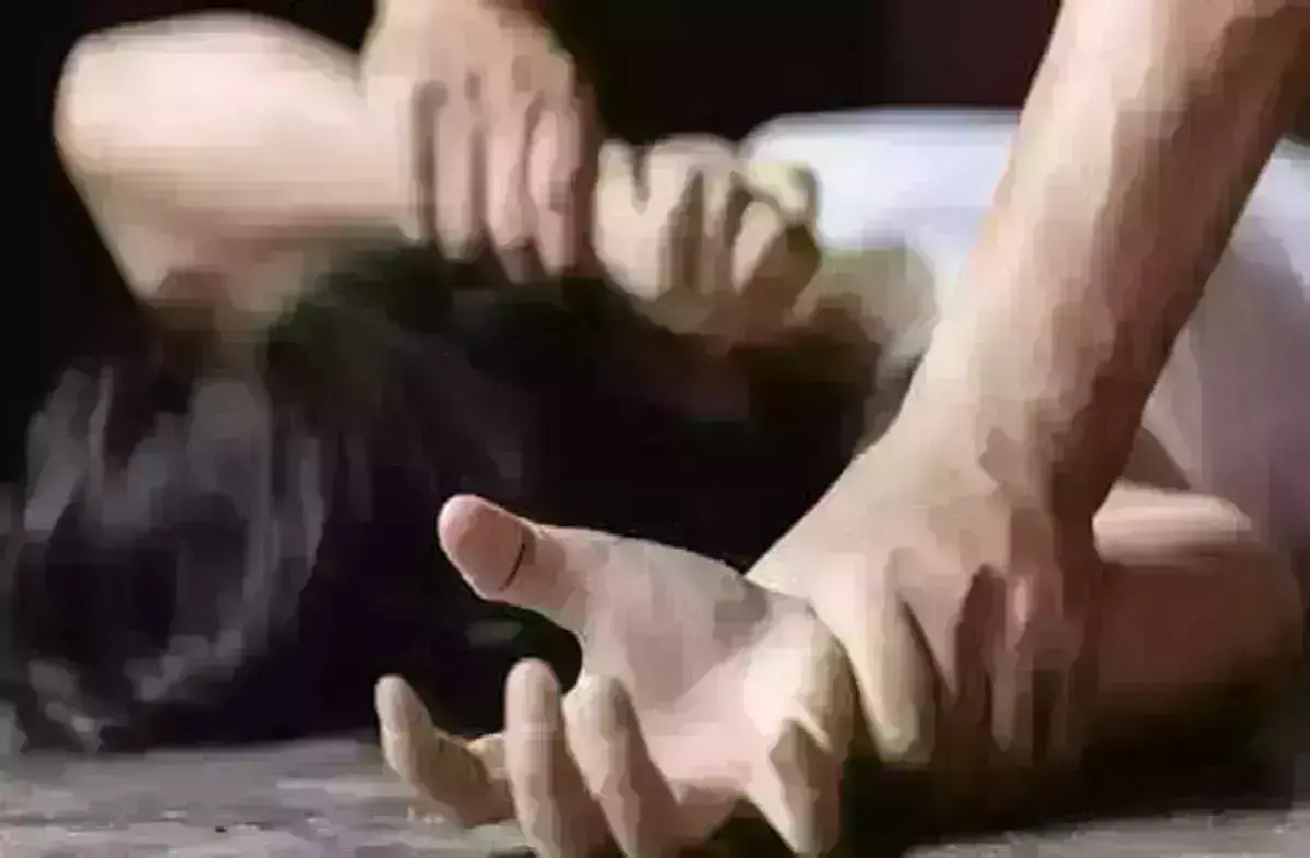 नौकरी के बहाने स्कूल बुलाकर कोल्ड ड्रिंक में नशीला पदार्थ पिलाकर महिला का अश्लील वीडियो बनाया,  चलती बोलेरो में गैंगरेप का प्रयास नौकरी के बहाने स्कूल बुलाकर कोल्ड ड्रिंक में नशीला पदार्थ पिलाकर महिला का अश्लील वीडियो बनाया,  चलती बोलेरो में गैंगरेप का प्रयास