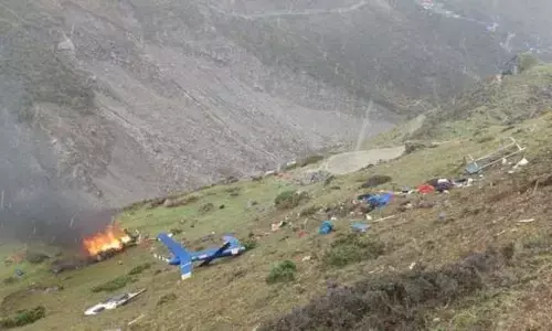 केदारनाथ में 5 दर्शनार्थियों को लेकर लौट रहा निजी कंपनी का हेलिकॉप्टर क्रैश..