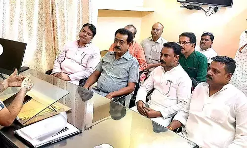 निकाय चुनाव में मतदाता सूची को लेकर सपा ने ने जताई नाराजगी प्रतिनिधिमंडल अफसरों से मिला। निकाय चुनाव में मतदाता सूची को लेकर सपा ने ने जताई नाराजगी प्रतिनिधिमंडल अफसरों से मिला।