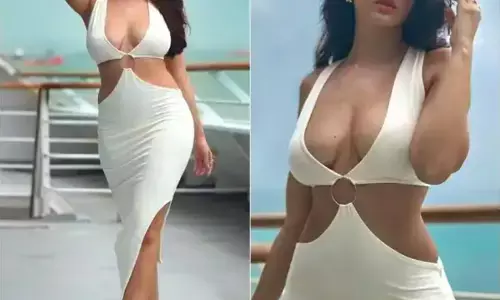 Nora Fatehi Sexy Video Photo: समुद्र की सैर करने निकली नोरा फतेही ने मेक-अप आर्टिस्ट के साथ दिए सेक्सी पोज, एक्ट्रेस ने हॉट ब्लैक ब्रा में ढाया कहर