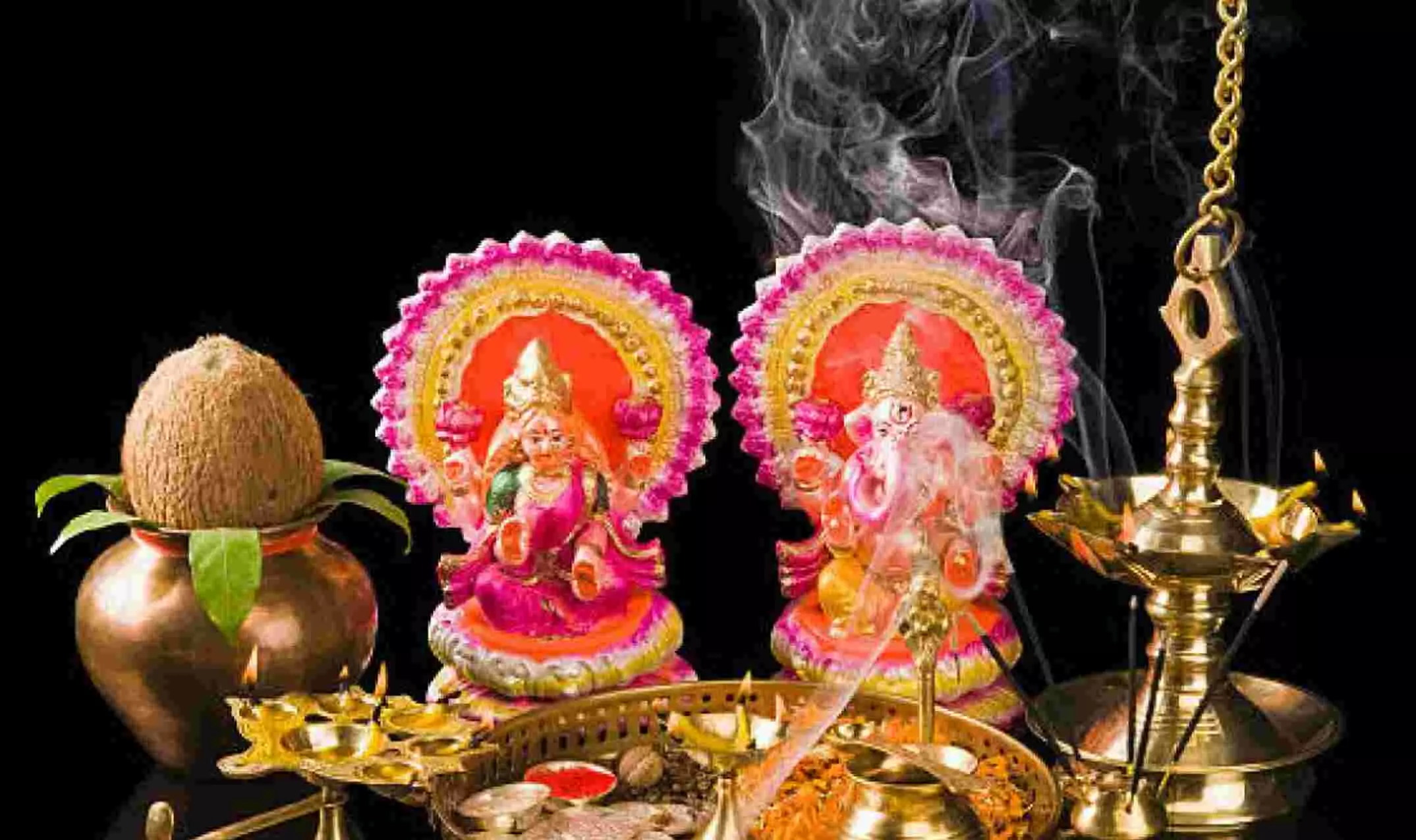 Dhanteras 2022 & Lucky Horoscope: इस धनतेरस लक्ष्मी और शनि इन 5 राशि वालों को कर सकते हैं मालामाल! देखें आपकी राशि तो नहीं है इसमें?