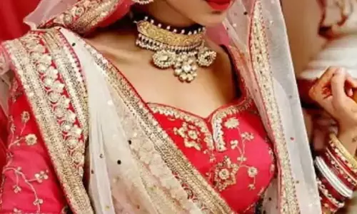 दूल्हा करता रहा सुहागरात का इंतजार,इधर लुटेरी दुल्हन हुई मौसा के साथ फरार जानिए दिलचस्प कहानी ..... दूल्हा करता रहा सुहागरात का इंतजार,इधर लुटेरी दुल्हन हुई मौसा के साथ फरार जानिए दिलचस्प कहानी .....