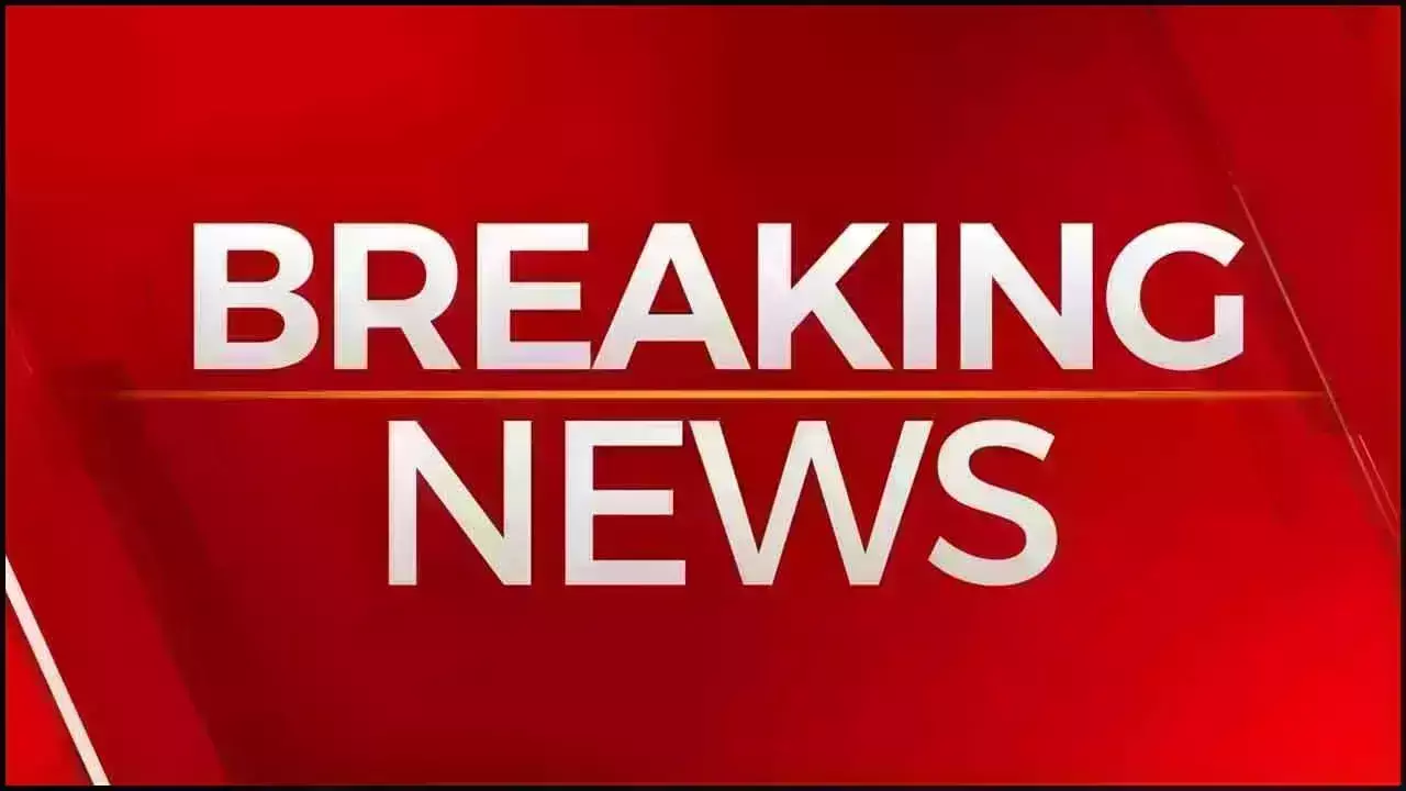 नोएडा में घर के बाहर खडी कार में लगी आग,गाडी जलकर खाक, किसी के हताहत होने खबर नही.... नोएडा में घर के बाहर खडी कार में लगी आग,गाडी जलकर खाक, किसी के हताहत होने खबर नही....