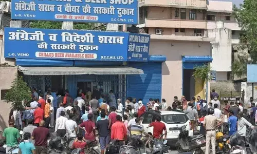 बनारसियों पर चढ़ा दारू का खुमार! 6 महीने में शहर में बिकी 12 सौ करोड़ रुपए की दारू बनारसियों पर चढ़ा दारू का खुमार! 6 महीने में शहर में बिकी 12 सौ करोड़ रुपए की दारू