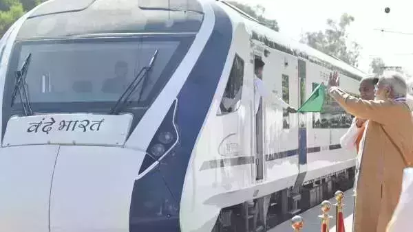 जानें वंदे भारत एक्सप्रेस की बिशेषता और किराया.... जानें वंदे भारत एक्सप्रेस की बिशेषता और किराया....