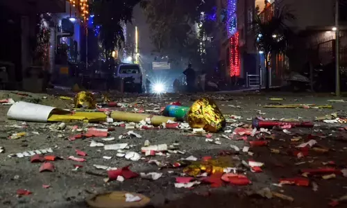 दिल्ली में पटाखे फोड़ने वालों की खैर नहीं! जुर्माने के साथ हो सकती है इतने महीने की जेल, निगरानी के लिए कई टीमें तैयार