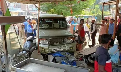 नाबालिग की लापरवाही से कई लोगो की जान जाते जाते बची, 3 घायल