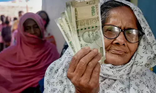 पुरानी पेंशन पर दो सीएम भिड़े, लगाए ये गंभीर आरोप पुरानी पेंशन पर दो सीएम भिड़े, लगाए ये गंभीर आरोप