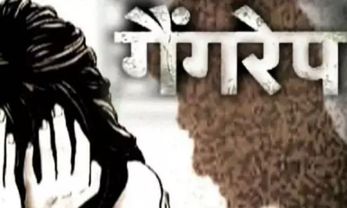 सुल्तानपुर में 16 साल की लड़की से गैंगरेप, मारपीट कर पिलाया नशीला पदार्थ, खेत में ले जाकर किया रेप सुल्तानपुर में 16 साल की लड़की से गैंगरेप, मारपीट कर पिलाया नशीला पदार्थ, खेत में ले जाकर किया रेप