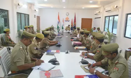 वाराणसी पुलिस कमिश्नर ने ली क्राइम मीटिंग! आने वाले त्योहारों पर विशेष सतर्कता बरतने के निर्देश...