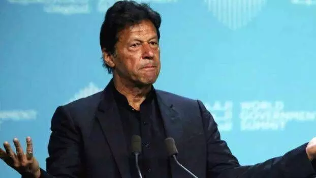 इमरान खान को बड़ा झटका : पाकिस्तान के चुनाव आयोग ने अयोग्य करार दिया, समर्थकों ने की फायरिंग