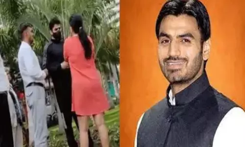 72 दिनों बाद जेल से बहार आए श्रीकांत त्यागी, फिर किया ये काम 72 दिनों बाद जेल से बहार आए श्रीकांत त्यागी, फिर किया ये काम