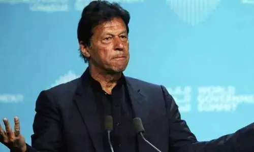 इमरान खान को बड़ा झटका : पाकिस्तान के चुनाव आयोग ने अयोग्य करार दिया, समर्थकों ने की फायरिंग