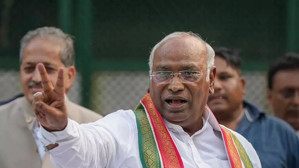 Mallikarjun Kharge: खरगे को अब विपक्ष जोड़ो पर निकल जाना चाहिए