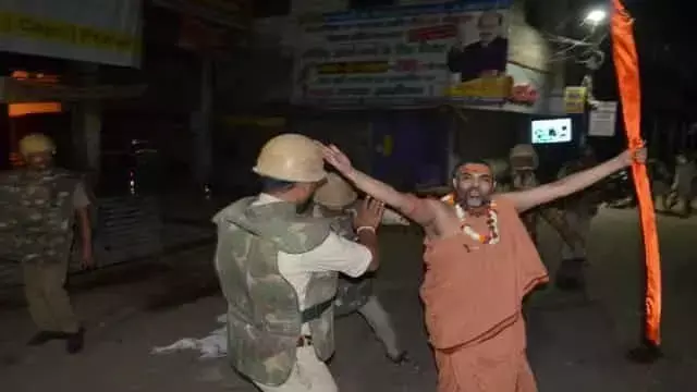 2015 में हुए गणेश प्रतिमा विसर्जन को लेकर बवाल मामले में शंकराचार्य अविमुक्तेश्वरानंद, सतुआ बाबा सहित 25 फरार! अदालत ने वाराणसी पुलिस को रिपोर्ट जमा करने का दिया आदेश.. 2015 में हुए गणेश प्रतिमा विसर्जन को लेकर बवाल मामले में शंकराचार्य अविमुक्तेश्वरानंद, सतुआ बाबा सहित 25 फरार! अदालत ने वाराणसी पुलिस को रिपोर्ट जमा करने का दिया आदेश..