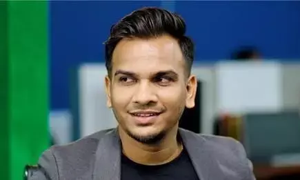 यूपी के देवरिया का ये लड़का वीडियो बनाकर हर महीने कमाता है 10 लाख, हर जगह हो रही है चर्चा