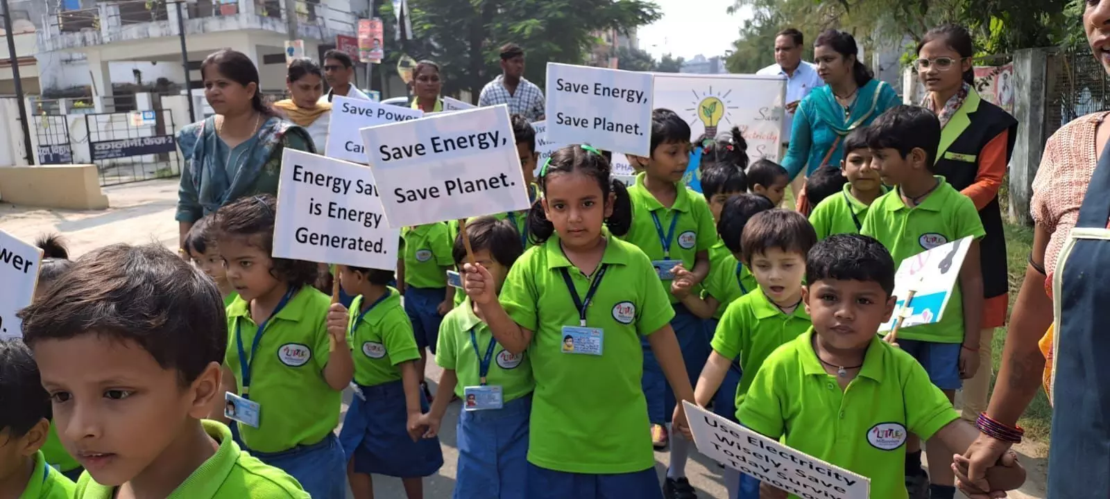 लिटिल मिलेनियम स्कूल राप्तीनगर के बच्चों ने निकाली जागरूकता रैली