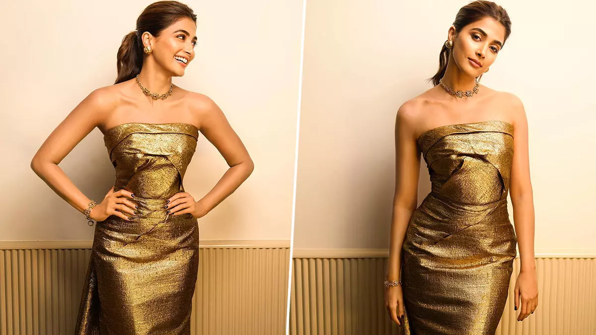 Pooja Hegde Sexy Video Photo: पूजा हेगड़े का गोल्डन हॉट आउटफिट में दिखा किलर लुक, हॉटनेस ने बढ़ाया सोशल मीडिया का टेम्परेचर Pooja Hegde Sexy Video Photo: पूजा हेगड़े का गोल्डन हॉट आउटफिट में दिखा किलर लुक, हॉटनेस ने बढ़ाया सोशल मीडिया का टेम्परेचर