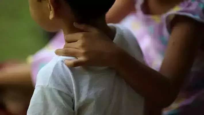 अपबीती: मैंने अपने 7 साल छोटे पड़ोसी के साथ बनाए संबंध, वह मुझे अब ब्लैकमेल करता है अपबीती: मैंने अपने 7 साल छोटे पड़ोसी के साथ बनाए संबंध, वह मुझे अब ब्लैकमेल करता है