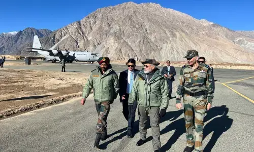 LIVE: PM मोदी सेना के जवानों के साथ मना रहे है दीवाली, पहुंचे कारगिल