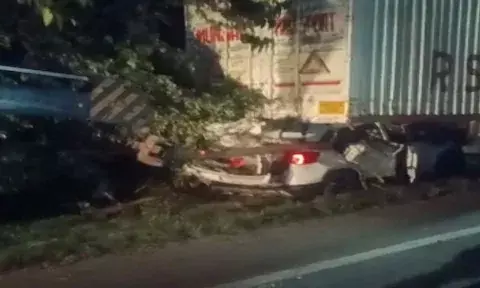 दीपावली मनाने लखनऊ से गांव जा रहा था पूरा परिवार, और खत्म हो गया देखते ही देखते पूरा परिवार, 5 की मौत दीपावली मनाने लखनऊ से गांव जा रहा था पूरा परिवार, और खत्म हो गया देखते ही देखते पूरा परिवार, 5 की मौत