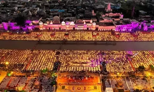 सजा दो घर को गुलशन से मेरे घर राम आए है.. 15 लाख दीयों की रोशनी से जगमग हुआ सरयू का तट सजा दो घर को गुलशन से मेरे घर राम आए है.. 15 लाख दीयों की रोशनी से जगमग हुआ सरयू का तट