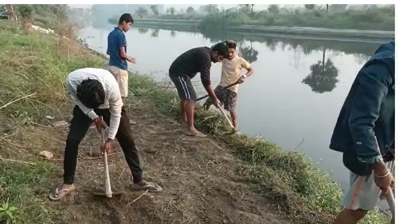Chhath Puja in NCR: गाजियाबाद में छठ पूजा की तैयारी शुरू, दीपावली के अगले दिन की सुबह से लोगों ने सफाई अभियान शुरू