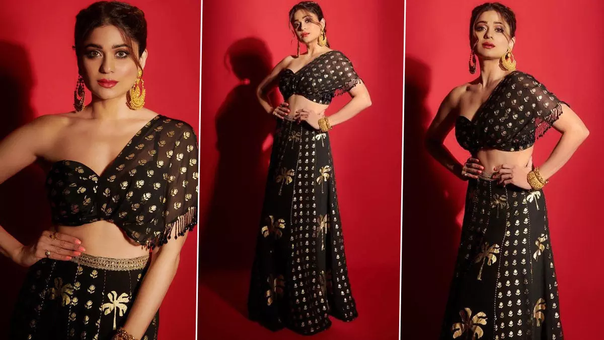 Shamita Shetty Sexy Photo Video: Shamita Shetty का हॉट आउटफिट में दिखा स्टनिंग अवतार, एक्ट्रेस की हॉटनेस ने यूजर्स की बढ़ाई दिल की धड़कन Shamita Shetty Sexy Photo Video: Shamita Shetty का हॉट आउटफिट में दिखा स्टनिंग अवतार, एक्ट्रेस की हॉटनेस ने यूजर्स की बढ़ाई दिल की धड़कन