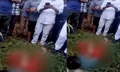 यूपी में दर्द से कराहती रही घायल रेप पीड़िता, लोग देखते रहे तमाशा, बनाते रहे Video यूपी में दर्द से कराहती रही घायल रेप पीड़िता, लोग देखते रहे तमाशा, बनाते रहे Video