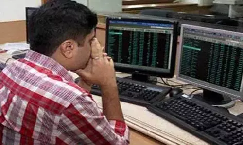 दिवाली के अगले दिन फिसले बाजार, सेंसेक्स-निफ्टी लाल निशान में क्लोज, बैंकिंग सेक्टर फिसला दिवाली के अगले दिन फिसले बाजार, सेंसेक्स-निफ्टी लाल निशान में क्लोज, बैंकिंग सेक्टर फिसला