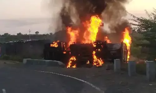 मध्य प्रदेश में बड़ा हादसा : खरगौन में पेट्रोल-डीज़ल से भरे टैंकर में ब्लास्ट, एक की मौत, 8 बच्चों समेत कई घायल मध्य प्रदेश में बड़ा हादसा : खरगौन में पेट्रोल-डीज़ल से भरे टैंकर में ब्लास्ट, एक की मौत, 8 बच्चों समेत कई घायल