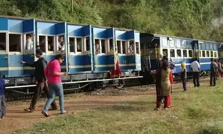 рднрд╛рд░рдд рдореЗрдВ рдпрд╣рд╛рдВ рд╕рд╛рдЗрдХрд┐рд▓ рд╕реЗ рднреА рдзреАрдореА рд░рдлреНрддрд╛рд░ рдореЗрдВ рдЪрд▓рддреА рд╣реИ рдЯреНрд░реЗрди, рд╡рдЬрд╣ рд╣реИ рдмреЗрд╣рдж рдЪреМрдВрдХрд╛рдиреЗ рд╡рд╛рд▓реА рднрд╛рд░рдд рдореЗрдВ рдпрд╣рд╛рдВ рд╕рд╛рдЗрдХрд┐рд▓ рд╕реЗ рднреА рдзреАрдореА рд░рдлреНрддрд╛рд░ рдореЗрдВ рдЪрд▓рддреА рд╣реИ рдЯреНрд░реЗрди, рд╡рдЬрд╣ рд╣реИ рдмреЗрд╣рдж рдЪреМрдВрдХрд╛рдиреЗ рд╡рд╛рд▓реА