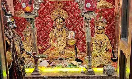 काशी में गोवर्धन पूजा और अन्नकूट की धूम! माता अन्नपूर्णा और बाबा विश्वनाथ को चढ़ा 151 और 51 क्विंटल प्रसाद काशी में गोवर्धन पूजा और अन्नकूट की धूम! माता अन्नपूर्णा और बाबा विश्वनाथ को चढ़ा 151 और 51 क्विंटल प्रसाद