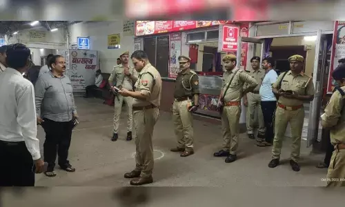 मुख्तार अंसारी के भतीजे विधायक मन्नू अंसारी के गनर पर ट्रेन में चाकू से हमला, कार्बाइन भी छीन ले गए बदमाश मुख्तार अंसारी के भतीजे विधायक मन्नू अंसारी के गनर पर ट्रेन में चाकू से हमला, कार्बाइन भी छीन ले गए बदमाश
