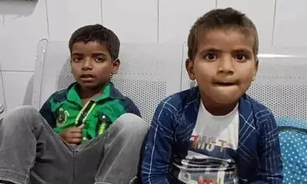दो मासूम बच्चों संग इलाज कराने आए बाप की मौत, चार साल पहले छोड़कर चली गई थी मां दो मासूम बच्चों संग इलाज कराने आए बाप की मौत, चार साल पहले छोड़कर चली गई थी मां