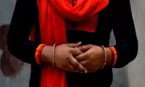 लापता पति का मृत्यु प्रमाण पत्र बनवाने के लिए 8 साल से अधिकारियों के चक्कर काट रही मेरठ में महिला लापता पति का मृत्यु प्रमाण पत्र बनवाने के लिए 8 साल से अधिकारियों के चक्कर काट रही मेरठ में महिला