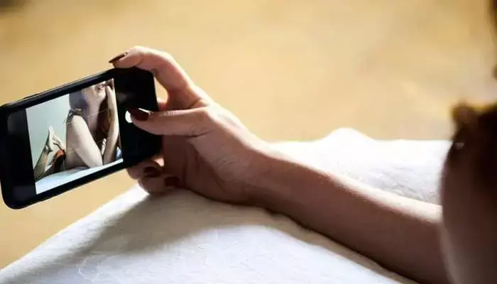 यूपी में शिक्षिका बोली, अश्लील फोटो और वीडियो से ब्लैकमेल कर रहा आरोपी यूपी में शिक्षिका बोली, अश्लील फोटो और वीडियो से ब्लैकमेल कर रहा आरोपी