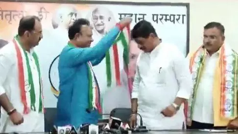 शंकर सिंह बाघेला के पुत्र पूर्व विधायक महेंद्र वाघेला ने थामा कांग्रेस का हाथ शंकर सिंह बाघेला के पुत्र पूर्व विधायक महेंद्र वाघेला ने थामा कांग्रेस का हाथ