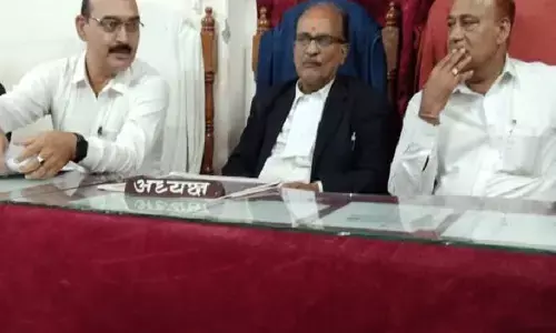 वाराणसी कचहरी में 50 वर्ष पूरे कर चुके अधिवक्ता कल होंगे सम्मानित! सुप्रीम कोर्ट और हाई कोर्ट के जज रहेंगे मौजूद..