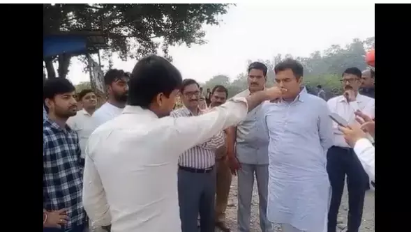 नफरती भाषण, गाली, गलौज और बदतमीजी का बीजेपी के कॉपीराइट, लेकिन जनता ने किया सवाल तो सांसद जी खिसक लिए