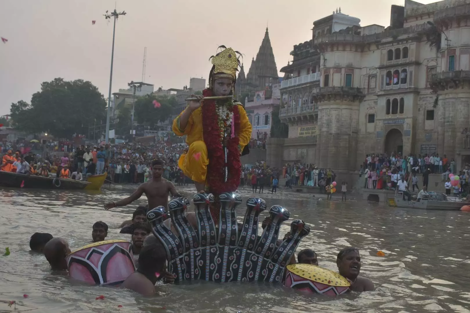 काशी बनी कन्हैया की गोकुल! विश्व प्रसिद्ध नाग नथैया लीला संपन्न...