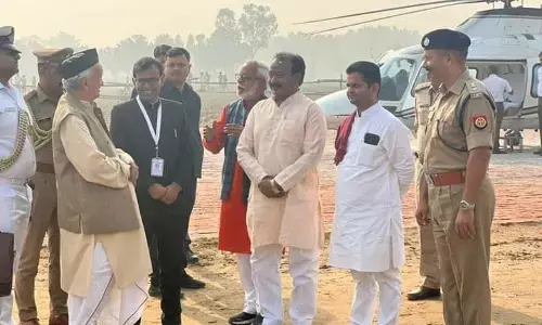 हेलीकॉप्टर से कस्बा राजा का रामपुर पहुंचे महाराष्ट्र के राज्यपाल भगत सिंह कोश्यारी,  अमर बलिदानी महावीर सिंह स्मारक का किया लोकार्पण हेलीकॉप्टर से कस्बा राजा का रामपुर पहुंचे महाराष्ट्र के राज्यपाल भगत सिंह कोश्यारी,  अमर बलिदानी महावीर सिंह स्मारक का किया लोकार्पण