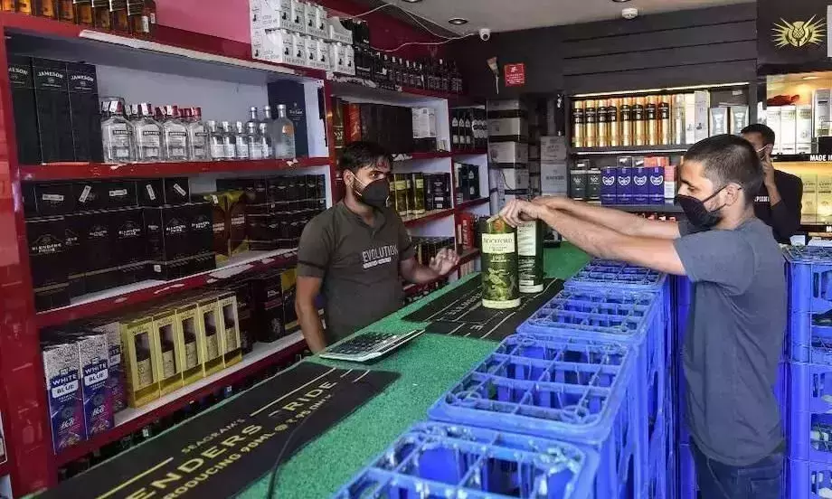 दिल्ली में 1 नवंबर से देसी शराब की नई कीमतें होगी लागू ,जानें नई कीमतें...